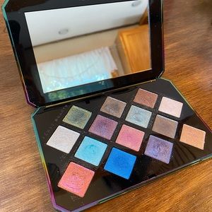 Fenty Beauty eye shadow palette
